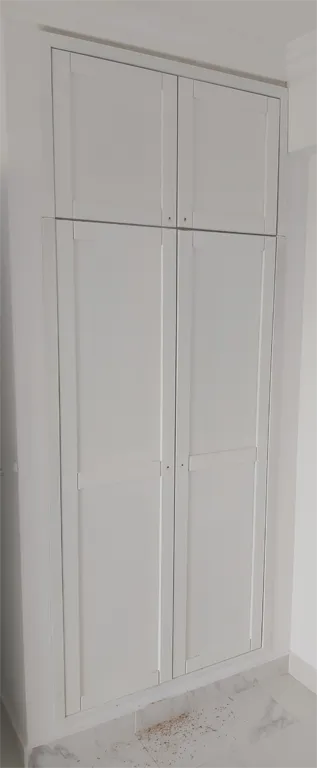 Рамка с врати бели за спалня